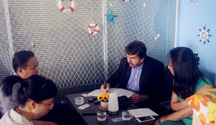 中國(guó)日?qǐng)?bào)高級(jí)記者安德魯穆迪到我公司進(jìn)行采訪