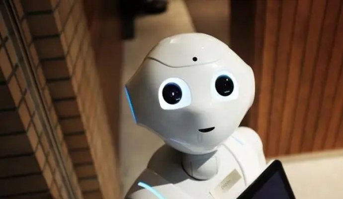 智能機(jī)器人時(shí)代你會擔(dān)心嗎（無線充電）