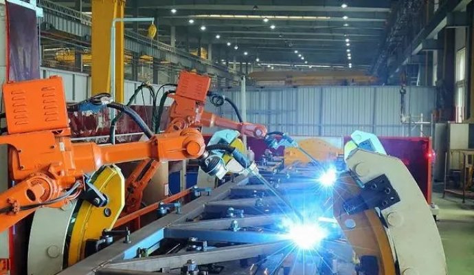 工業(yè)機器人提升了工作效率（無線充電）