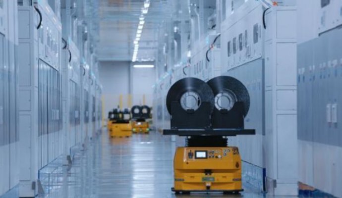 AGV小車在多個領(lǐng)域得到了應(yīng)用（無線充電）