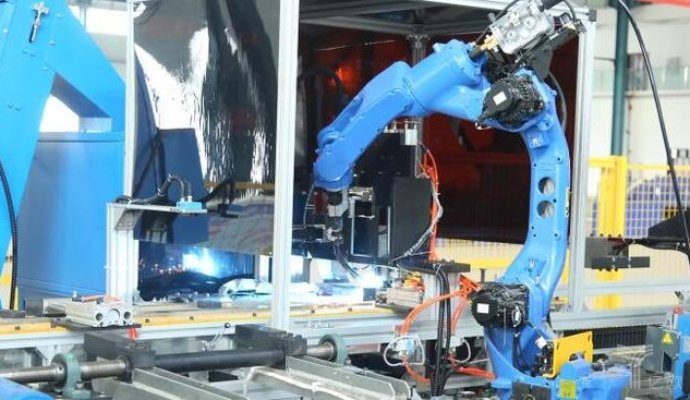 越來(lái)越多的企業(yè)采用自動(dòng)化生產(chǎn)（無(wú)線充電）