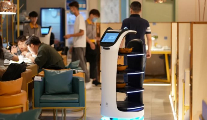 智能服務(wù)機(jī)器人將改變酒店行業(yè)（無(wú)線充電）