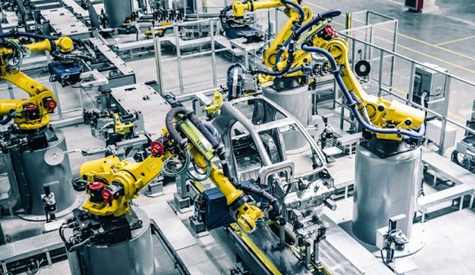 采用自動(dòng)化技術(shù)進(jìn)行的生產(chǎn)（無(wú)線充電）