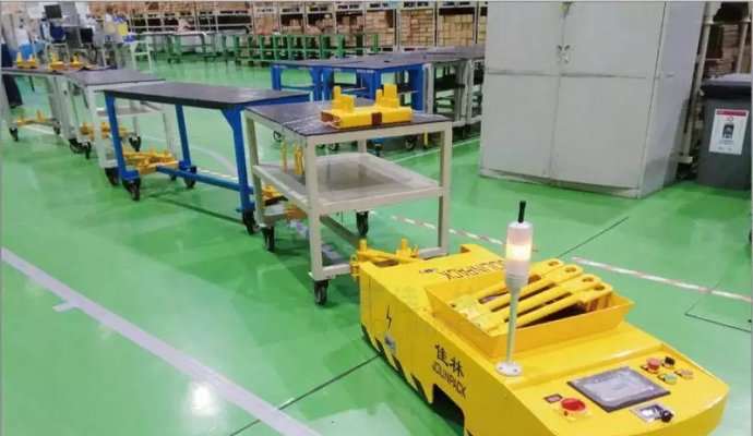 AGV小車的領先技術（無線充電）