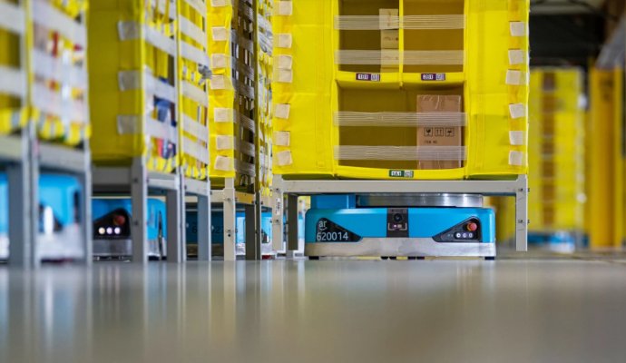 機(jī)器人推動(dòng)制造業(yè)創(chuàng)新發(fā)展（無(wú)線充電）