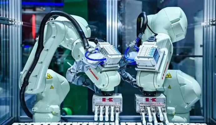 服務(wù)機(jī)器人如何理解人的言語和情緒（無線充電）