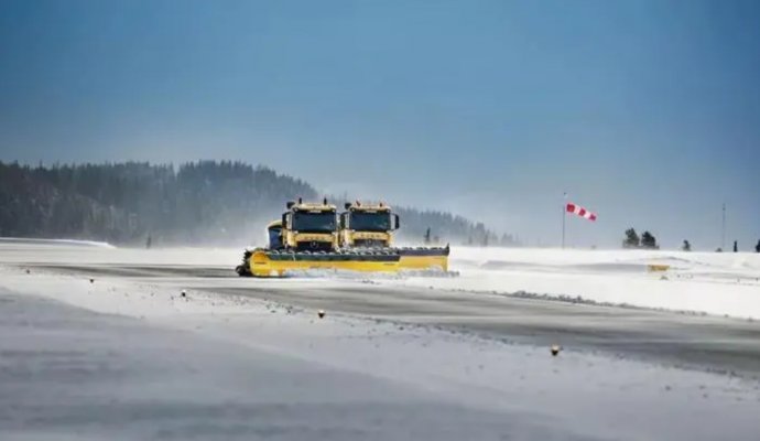 除雪機(jī)器人：冬季清雪新方式（無(wú)線(xiàn)充電）