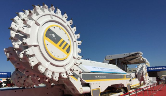 煤礦采煤類(lèi)機(jī)器人有哪些功能？（防爆無(wú)線(xiàn)充電）