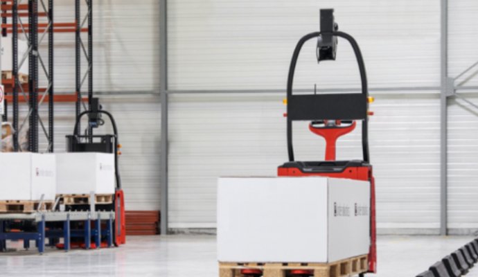 移動(dòng)機(jī)器人無線充電引領(lǐng)未來（無線充電）