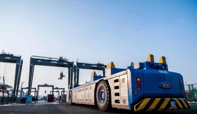 強勁AGV助力：無人自動化碼頭橫空出世，顛覆物流行業(yè)傳統(tǒng)模式！（無線充電）