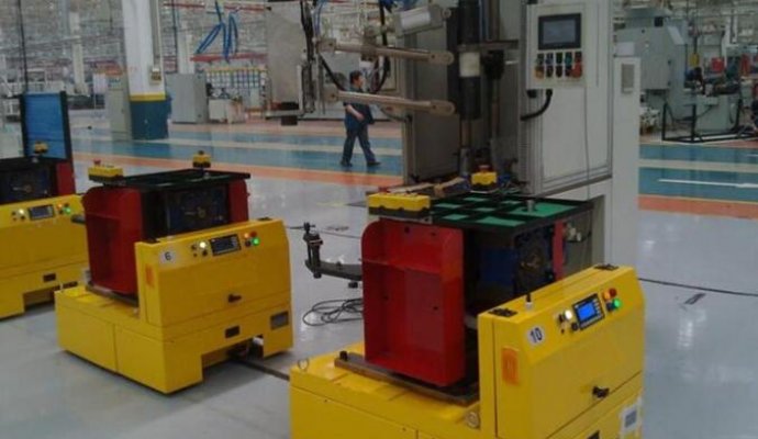 AGV小車在倉(cāng)儲(chǔ)與制造領(lǐng)域的應(yīng)用優(yōu)勢(shì)（無(wú)線充電）