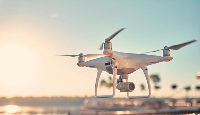 無人機(jī)無線充電：科技驅(qū)動(dòng)物流業(yè)的新力量（無線充電）