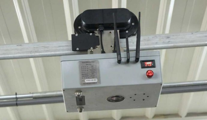 吊軌巡檢機(jī)器人的集成無(wú)線充電器安裝