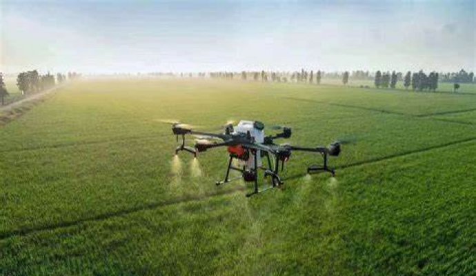 無人機(jī)灌溉技術(shù)：農(nóng)業(yè)灌溉的高效革新（無線充電）