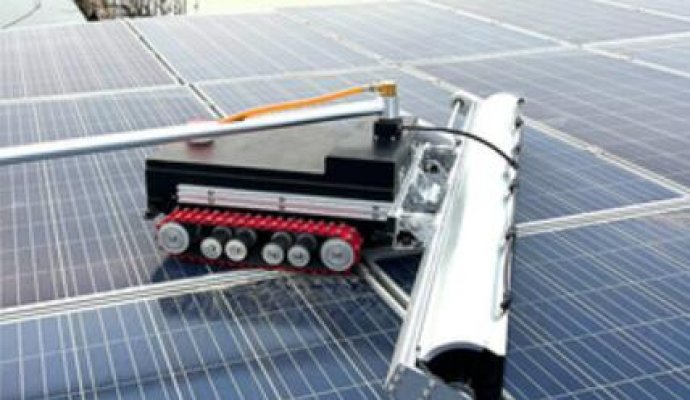 光伏清潔機器人：清潔能源未來的技術(shù)支柱（無線充電）