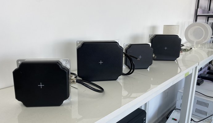 工業(yè)機器人無線充電器的結(jié)構(gòu)與原理